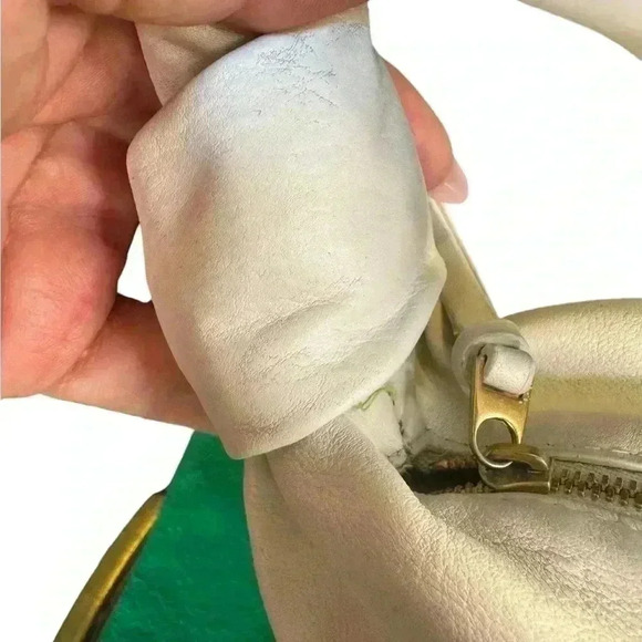 Bottega Benetta Double Knot Leather Handbag . - Picture 5 of 15